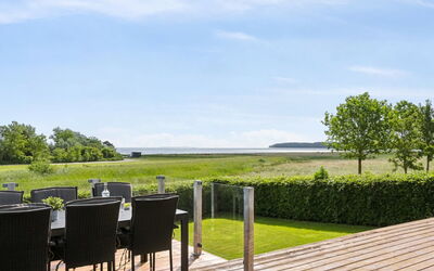 Nora - 100M from the Sea