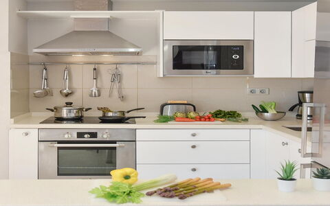 Salobre Golf Resort: Controsoffitto, Cabinetry, Proprietà, Lavandino Della Cucina, Lavello, Elettrodomestico Da Cucina, Cucina Stufa, Cucina, Elettrodomestico, Illuminazione