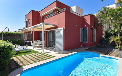 Vista Golf 22: Cielo, Proprietà, Mobilia, Costruzione, Tavolo, Interior Design, Shade, Pianta, Tempo Libero, Condominio