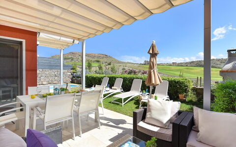 Vista Golf 22: Cielo, Proprietà, Mobilia, Costruzione, Tavolo, Interior Design, Shade, Pianta, Tempo Libero, Condominio