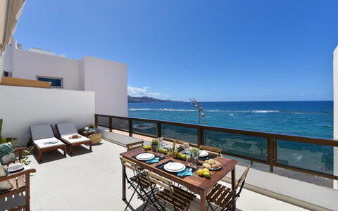 La Terraza de Sofia Canteras: Cielo, Proprietà, Mobilia, Costruzione, Tavolo, Interior Design, Shade, Pianta, Tempo Libero, Condominio