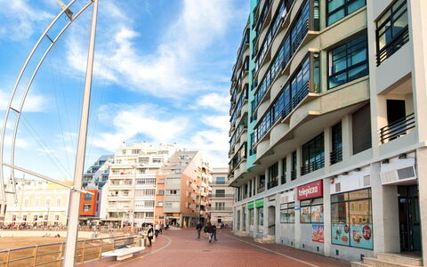 La Terraza de Sofia Canteras: Cielo, Proprietà, Mobilia, Costruzione, Tavolo, Interior Design, Shade, Pianta, Tempo Libero, Condominio