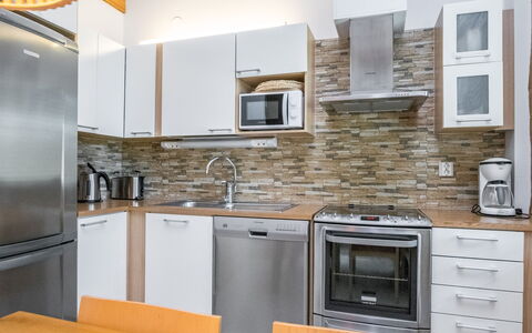 Nilikuru A1: Elettrodomestico Da Cucina, Cucina, Controsoffitto, Apparecchio Major, Cabinetry, Mobilia, Elettrodomestico, Pavimentazione, Legna, Interior Design