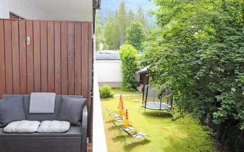 Seefeld in Tirol 101: Pianta, Verde, Mobili Da Esterno, Shade, Albero, Erba, Legna, Tempo Libero, Pavimentazione, Comfort