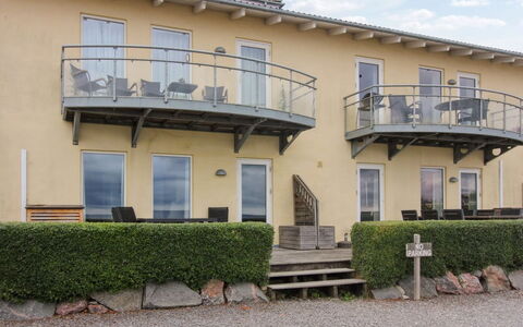 Caisa - 75M from the Sea: Mobilia, Interior Design, Sedia, Pavimentazione, Tavolo, Ricorrere, Pavimento, Soffitto, Camera, Eco Hotel