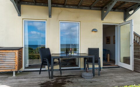 Caisa - 75M from the Sea: Mobilia, Interior Design, Sedia, Pavimentazione, Tavolo, Ricorrere, Pavimento, Soffitto, Camera, Eco Hotel