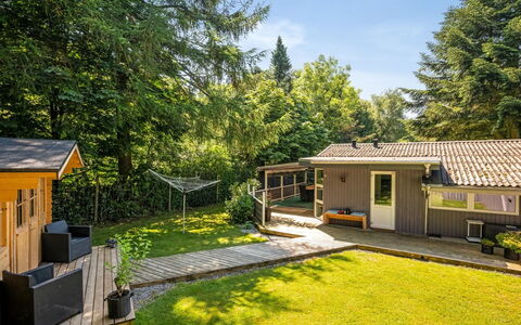 Meo - 30Km from the Sea: Tetto, Casa, Casa, Villetta, Porta, Raccordo, Deck, Portico, Plank, Latifoglie