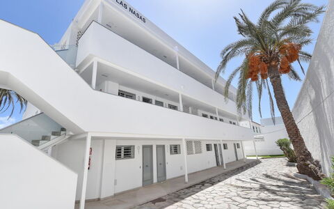 San Agustín 1002: Acqua, Cielo, Piscina, Albero, Azzurro, Mobili Da Esterno, Lettino, Tempo Libero, Shade, Arecales