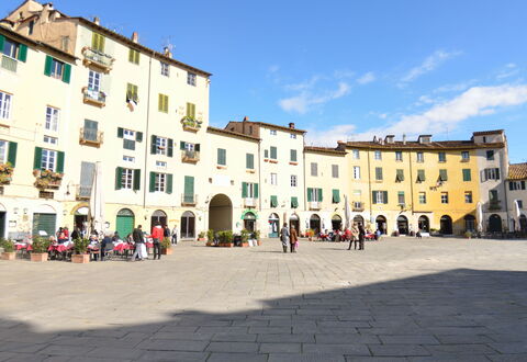 Casa Toto: La Piazza Cittadina, Cittadina, Città, Spazio Pubblico, Insediamento Umano, Quartiere, Costruzione, Plaza, Uso Misto, Urban Design