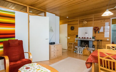Saariseläntie 8 e 3: Legna, Villetta, Log Cabin, Foresta, Capannone, Edifici Giardino, Larice, Woodland, Color Legno