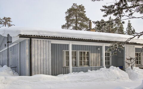 Saariseläntie 8 e 2 Äijälä: Legna, Neve, Inverno, Villetta, Congelamento, Casa, Log Cabin, Larice, Raccordo