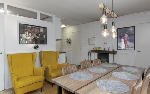 Saariseläntie 8 e 2 Äijälä: Legna, Neve, Inverno, Villetta, Congelamento, Casa, Log Cabin, Larice, Raccordo