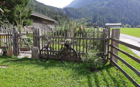 Neukirchen am Großvenediger 700: Bicicletta, Pianta, Proprietà, Ruota, Montagna, Cielo, Recinzione, Albero, Bicycle Wheel, Paesaggio Naturale