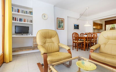 Melis Iii C2 760.1: Mobilia, Interior Design, Pavimentazione, Legna, Pavimento, Divano, Camera, Soggiorno, Tavolo, Soffitto