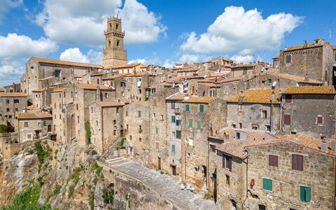 Il Piccione: Nube, Cielo, Costruzione, Pianta, Finestra, Casa, Paesaggio, Facciata, Città, Tetto