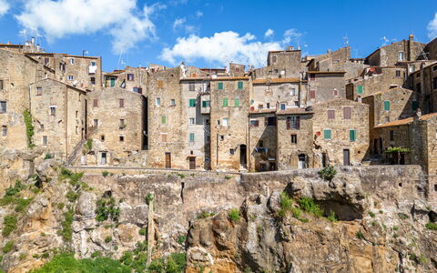 Il Piccione: Nube, Cielo, Costruzione, Pianta, Finestra, Paesaggio, Città, Facciata, Storia Antica