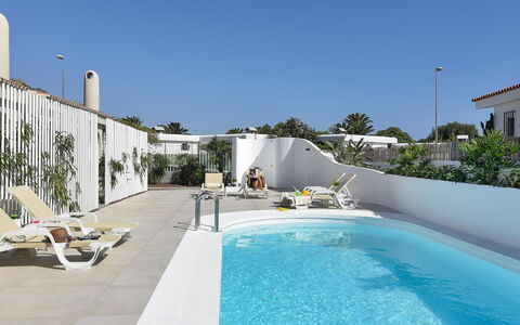 Velsuites 4: Acqua, Cielo, Proprietà, Piscina, Pianta, Costruzione, Azzurro, Shade, Mobili Da Esterno, Tempo Libero