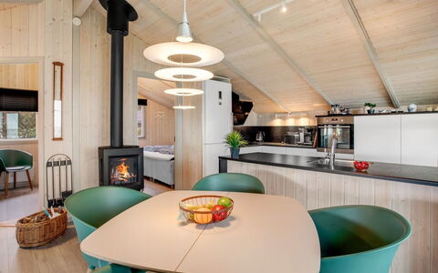 Holmwith - 50M from the Sea: Soffitto, Pavimentazione, Interior Design, Pavimento, Materiale Composito, Mobilia, Ricorrere, Hotel, Design, Illuminazione Diurna