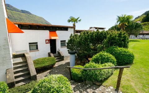 Lugaggia 50: Arbusto, Groundcover, Giardino, Villetta, Hacienda, Prato, Landscaping, Cortile, Agriturismo, Hedge