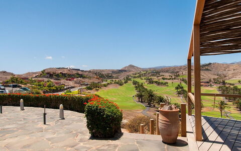 Vista Golf 5: Tavolo, Mobilia, Proprietà, Pianta, Costruzione, Finestra, Sedia, Cielo, Azzurro, Interior Design