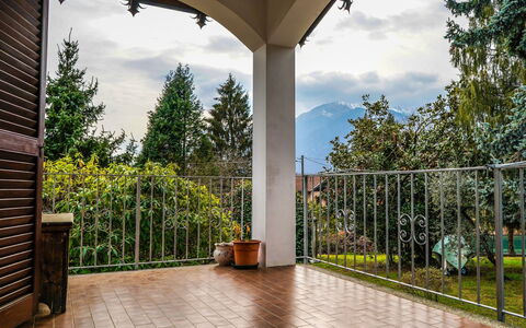 Mergozzo (Lago di Mergozzo) 110: Tavolo, Mobilia, Proprietà, Pianta, Costruzione, Finestra, Sedia, Cielo, Azzurro, Interior Design