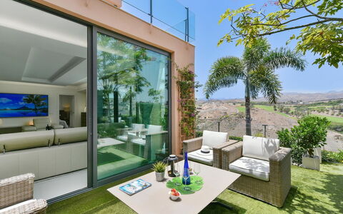 Los Lagos 31: Cielo, Pianta, Costruzione, Tavolo, Divano, Azzurro, Shade, Interior Design, Condominio, Urban Design