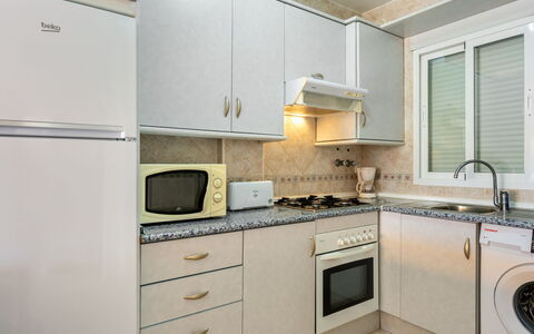 Sierra Mar: Cabinetry, Controsoffitto, Proprietà, Bianca, Cucina Stufa, Costruzione, Elettrodomestico Da Cucina, Cucina, Finestra, Legna