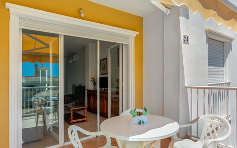 Sierra Mar: Proprietà, Mobilia, Tavolo, Sedia, Azzurro, Legna, Interior Design, Costruzione, Illuminazione, Divano