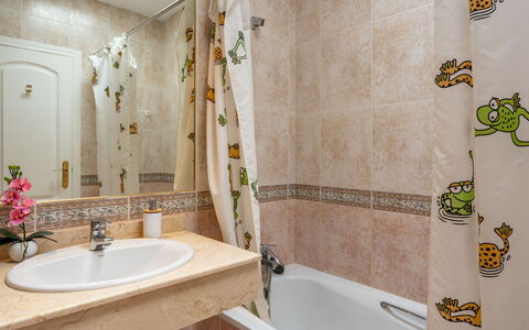 Sierra Mar: Specchio, Rubinetto, Idraulico Fixture, Lavello, Proprietà, Bianca, Lavandino Del Bagno, Vasca Da Bagno, Verde, Bagno