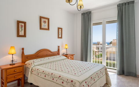 Sierra Mar: Mobilia, Costruzione, Proprietà, Finestra, Comfort, Tavolo, Legna, Illuminazione, Interior Design, Cornice