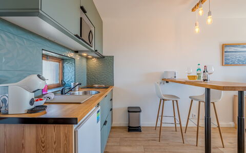 La Perle D'Albufeira: Mobilia, Interior Design, Controsoffitto, Cucina, Legna, Pavimentazione, Elettrodomestico Da Cucina, Apparecchio Major, Cabinetry, Illuminazione
