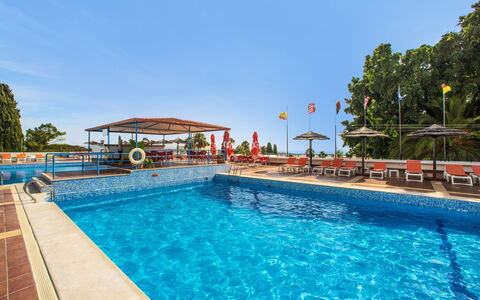 La Perle D'Albufeira: Acqua, Costruzione, Proprietà, Cielo, Pianta, Albero, Finestra, Tempo Libero, Urban Design, Piscina