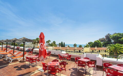 La Perle D'Albufeira: Acqua, Costruzione, Proprietà, Cielo, Pianta, Albero, Finestra, Tempo Libero, Urban Design, Piscina