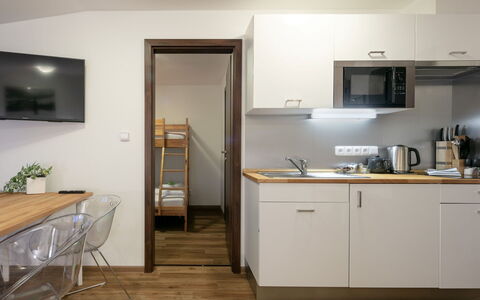 Janské Lázně 200: Cabinetry, Mobilia, Costruzione, Legna, Controsoffitto, Interior Design, Pavimentazione, Elettrodomestico Da Cucina, Cucina, Pavimento