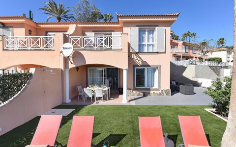 Santa Ana 2: Cielo, Costruzione, Proprietà, Pianta, Finestra, Porta, Shade, Casa, Albero, Zona Residenziale