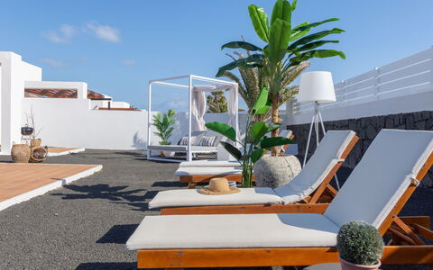Playa Blanca 660: Mobili Da Esterno, Sedia, Ricorrere, Vaso Di Fiori, Lettino, Shade, Eco Hotel, Pianta Della Casa, Balcone, Hotel