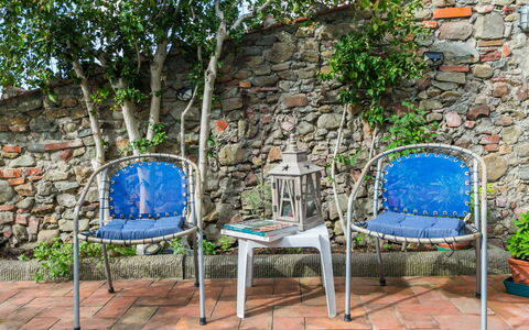 La Casa del Fale di Collodi: Mobilia, Proprietà, Cabinetry, Cornice, Finestra, Costruzione, Comfort, Azzurro, Cassetto, Legna