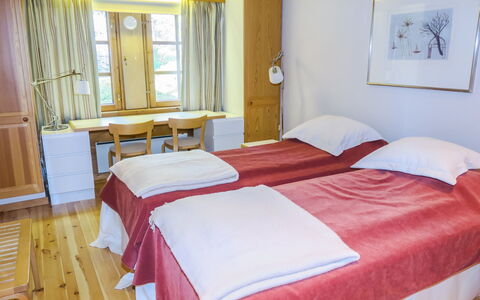 Alkuvilla: Mobilia, Pavimento, Interior Design, Legna, Pavimentazione, Camera Da Letto, Letto, Lenzuolo, Soffitto, Camera