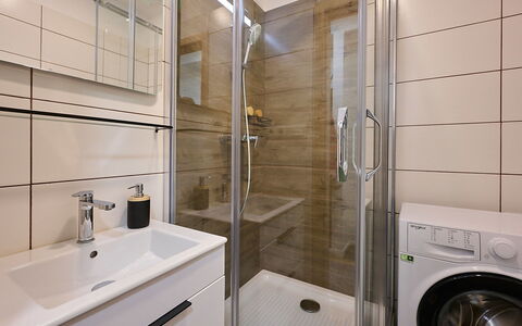 Harrachov 377: Idraulico Fixture, Rubinetto, Doccia Porta, Lavanderia, Bagno, Costruzione, Doccia, Soffione Doccia, Mobiletto Del Bagno