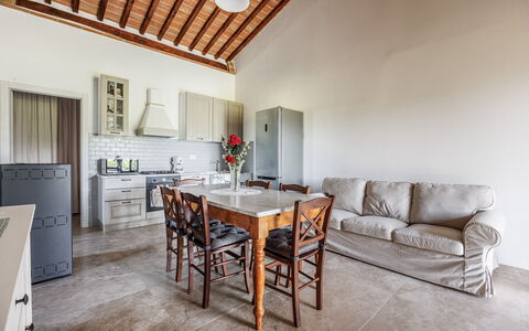 Anilde, Holiday Home with Pool, Wifi, Tuscany: Tavolo, Mobilia, Cabinetry, Costruzione, Legna, Controsoffitto, Interior Design, Architettura, Soggiorno, Pavimentazione