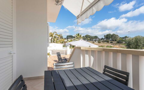 Marina di Pescoluse 651: Proprietà, Cielo, Mobilia, Costruzione, Nube, Shade, Legna, Sedia, Casa, Pavimento