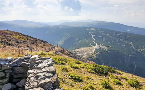 Janské Lázně 300: Geografia Montane, Montagna, Collina, Highland, Terreno, Paesaggio, Cresta, Natura Selvaggia, Catena Montuosa, Roccia