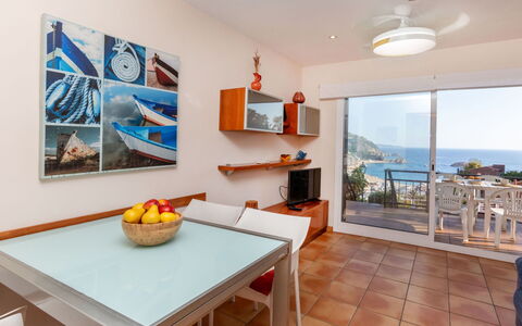 Codolar: Mobilia, Interior Design, Pavimentazione, Tavolo, Cucina & Sala Da Pranzo Tavolo, Pavimento, Sedia, Camera, Appartamento, Mare