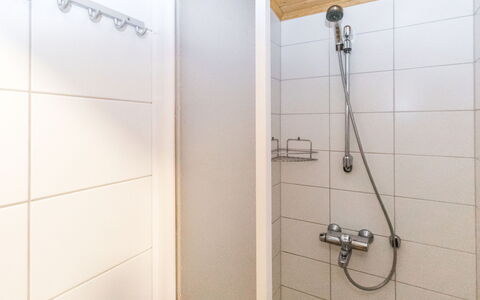 Vuolkuma a: Mobilia, Interior Design, Pavimentazione, Pavimento, Tavolo, Soffitto, Cucina & Sala Da Pranzo Tavolo, Illuminazione, Sedia, Casa