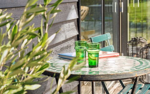 Tessa - 1.6Km from the Sea: Legna, Mobilia, Appartamento, Camera, Soffitto, Color Legno, Sedia, Latifoglie, Vernice, Legname