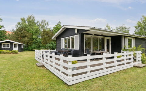 Ristana - 200M from the Sea: Tetto, Casa, Porta, Villetta, Shade, Raccordo, Cortile, Estate, Backyard