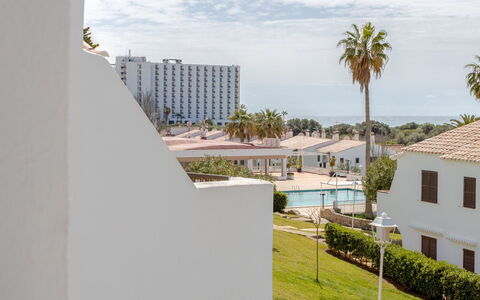 Son Bou Gardens Plus: Cielo, Acqua, Costruzione, Proprietà, Pianta, Azzurro, Piscina, Nube, Tempo Libero, Finestra