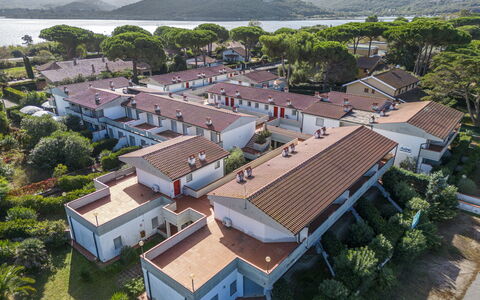 Giannella Beach Residence Apartment - Giannella, G: Costruzione, Pianta, Proprietà, Albero, Finestra, Acqua, Architettura, Urban Design, Casa, Quartiere