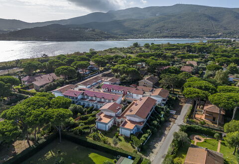 Giannella Beach Residence Apartment - Giannella, G: Acqua, Cielo, Proprietà, Nube, Pianta, Costruzione, Montagna, Natura, Albero, Highland