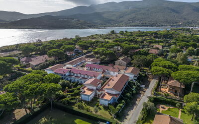 Giannella Beach Residence Apartment - Giannella, G: Acqua, Cielo, Proprietà, Nube, Pianta, Costruzione, Montagna, Natura, Albero, Highland